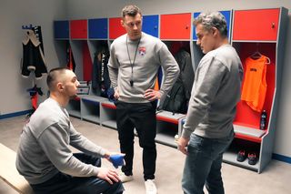 Barwy szczęścia odc. 3188. Karol Czubak (Jan Wieczorkowski), Darek Janicki (Andrzej Niemyt), Mirek (Oliwier Kozłowski)