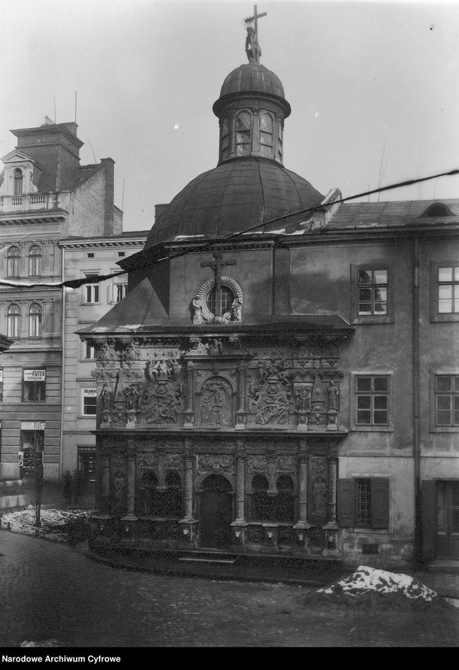 Kaplica Boimów w przedwojennym Lwowie. Na zdjęciu widoczna figura Chrystusa na szczycie kopuły