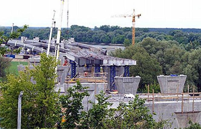 Budowa mostu w Toruniu 