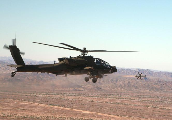 AH-64E Apache odpala pocisk Spike NLOS