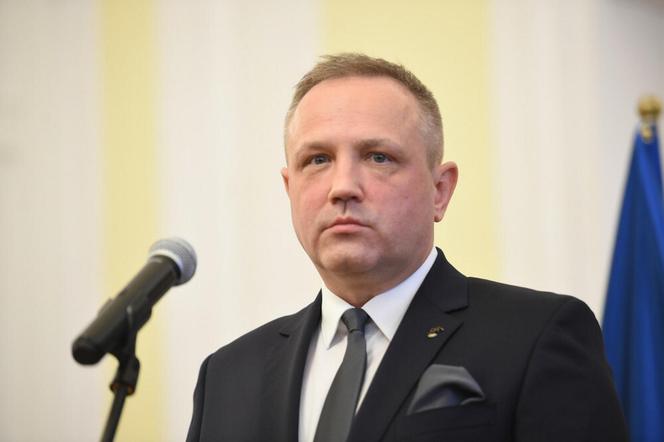 Tomasz Bratek wiceprezydent Warszawy zarobiłw 2021 roku 376 tys zł. 