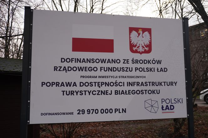 Główne wejście do Parku Planty zagrodzone