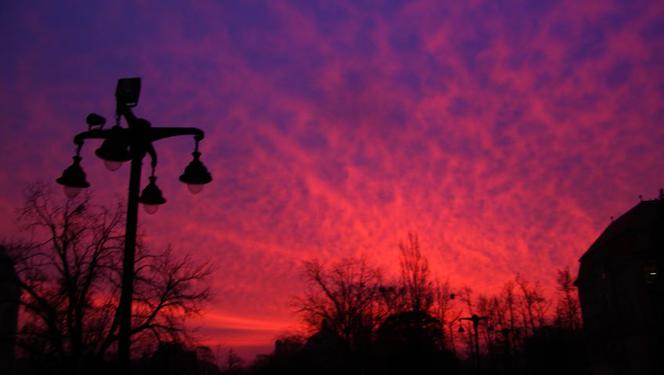 Niebo nad Bydgoszczą zapłonęło! Zobaczcie wyjątkowy wschód słońca! [GALERIA]