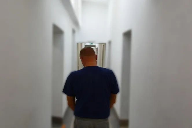 Syn pobił chorego ojca? Rodzinny dramat w Koninie. Policjanci założyli im niebieską kartę