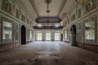 To najpiękniejszy pałac w Polsce, a popada w ruinę. Musisz tam pojechać, zanim zniknie z mapy Polski [ZDJĘCIA]