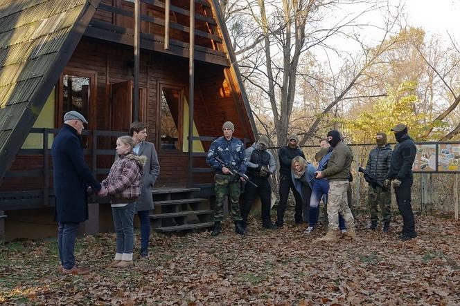 Pierwsza miłość, odcinek 3187: Ucieczka Marysi i Michała z Julką do Czech zmieni się w koszmar. Bezwzględny Edward dopadnie ich na kempingu  - ZDJĘCIA