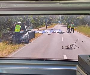 Tragedia na drodze koło Leszna. Samochód uderzył w rowerzystę [ZDJĘCIA]
