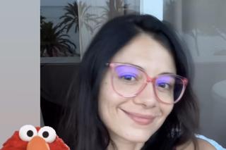 Kalska nie odpuszcza widoków. Tylko teraz ubrała się  w okulary