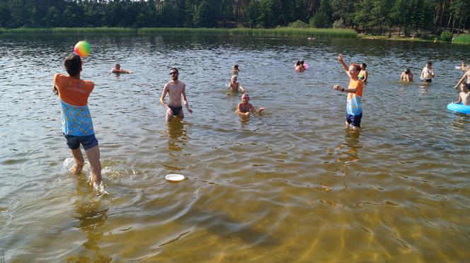 Szaleństwo w wodzie i na lądzie. Patrol ESKA Summer City wpadł na plażę do Piecek [WIDEO, ZDJĘCIA]