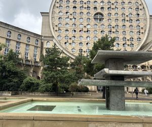 Picasso's Arenas. Budynek mieszkalny położony w Noisy-le-Grand pod Paryżem