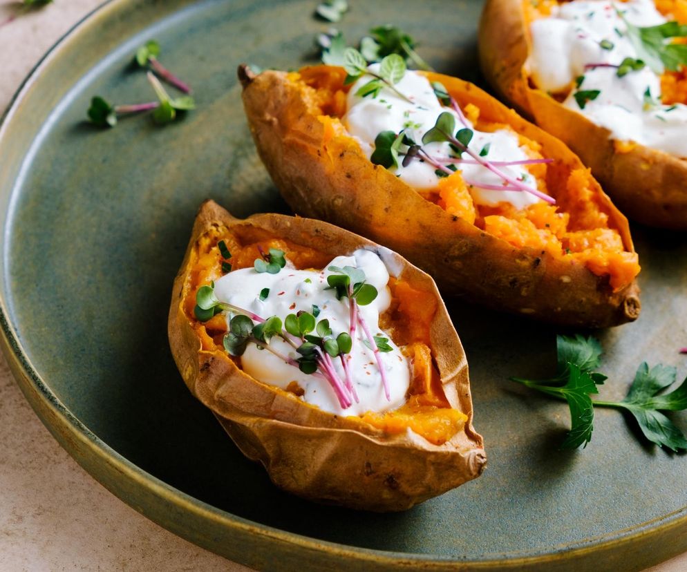 Rodzina nie będzie mogła przestać jeść. Te faszerowane bataty podbijają serca