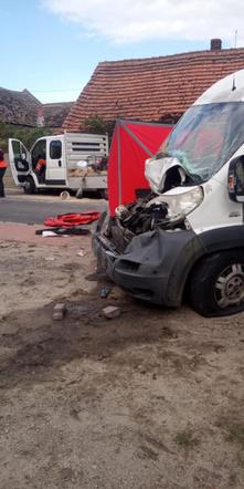 Tragiczny wypadek na trasie Zaborówiec-Brenno pod Lesznem. Dwie osoby nie żyją