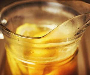 Poprawia nastrój, łagodzi kaszel, sprzyja zdrowemu sercu. Pij co dzień na czczo