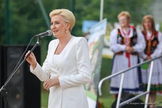 Agata Duda podeszła do mikrofonu. Nagle wszyscy ucichli 