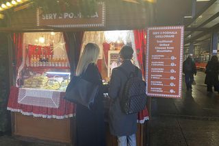 Sprawdziliśmy ceny na Jarmarku Bożonarodzeniowym w Katowicach. 38 zł za kiełbasę to nie żart