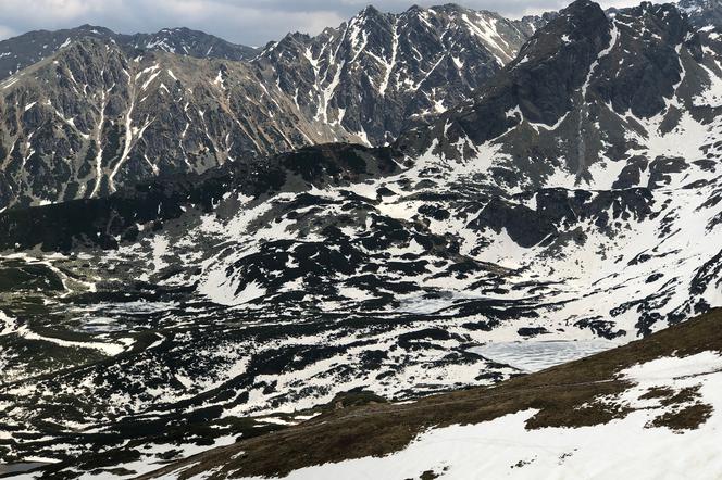 W Tatrach spadł śnieg. Niebezpieczne warunki na szlakach