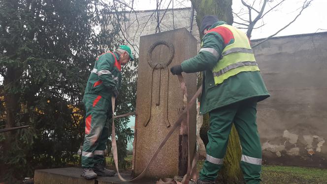 Nie ma już pomnika wdzięczności żołnierzom Armii Czerwonej w Lesznie. Został rozebrany