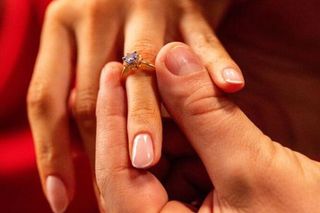 M jak miłość odcinek 1871 ostatni - finał sezonu. Kama (Michalina Sosna), Marcin (Mikołaj Roznerski) 