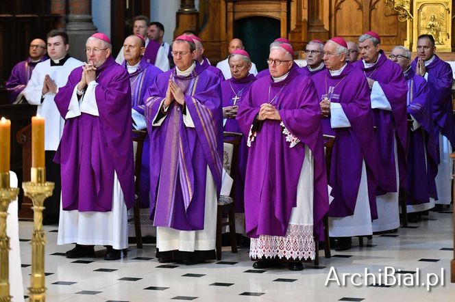 Wierni Archidiecezji Białostockiej pożegnali abp. Edwarda Ozorowskiego [ZDJĘCIA]