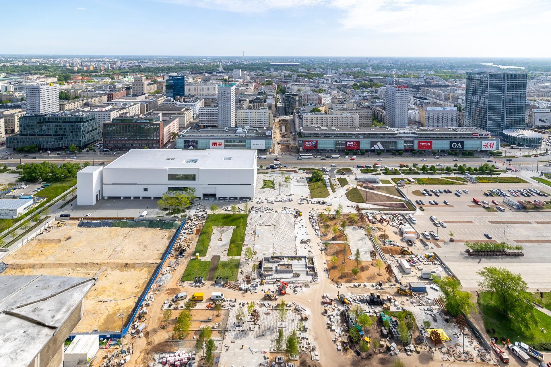 Plac Centralny i Muzeum Sztuki Nowoczesnej w 2025 r.