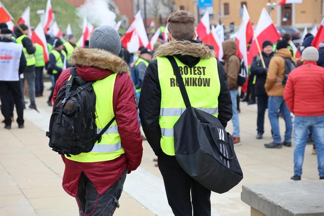Protest rolników 20 marca w Lublinie. Przeszli ulicami miasta pod LUW