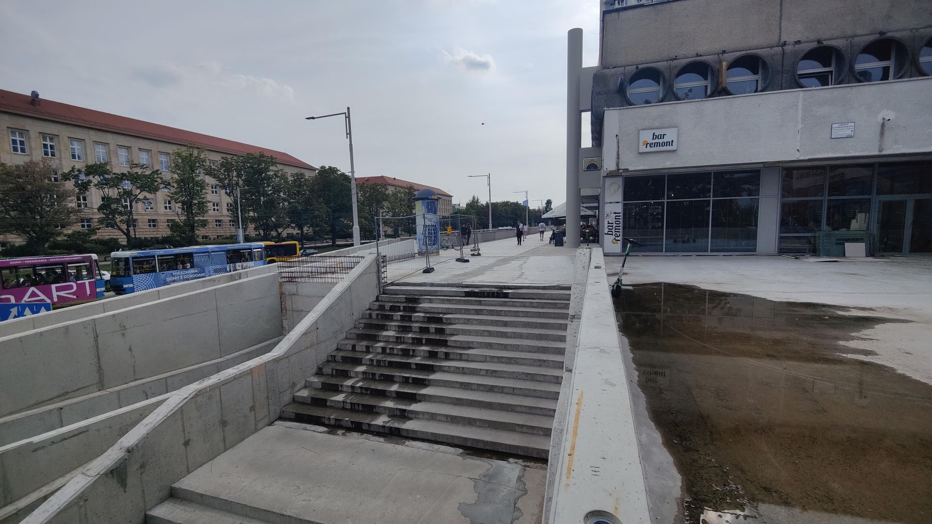 Remont esplanady przy Sedesowcach we Wrocławiu