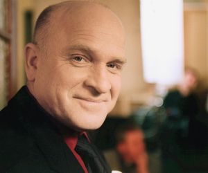 To on przed laty prowadził kultowy program Rosyjska ruletka. Dziś obchodzi 80 urodziny