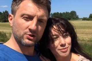 M jak miłość po wakacjach 2023. Ola (Justyna Karłowska) i Bartek (Arkadiusz Smoleński) na planie