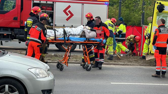 Wymusił pierwszeństwo, był wycinany z auta. Z minuty na minutę coraz gorzej się czuł