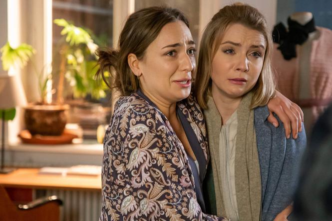 Zakochani po uszy odcinek 169. Asia (Kasia Grabowska), Wiki (Zuzanna Lit)