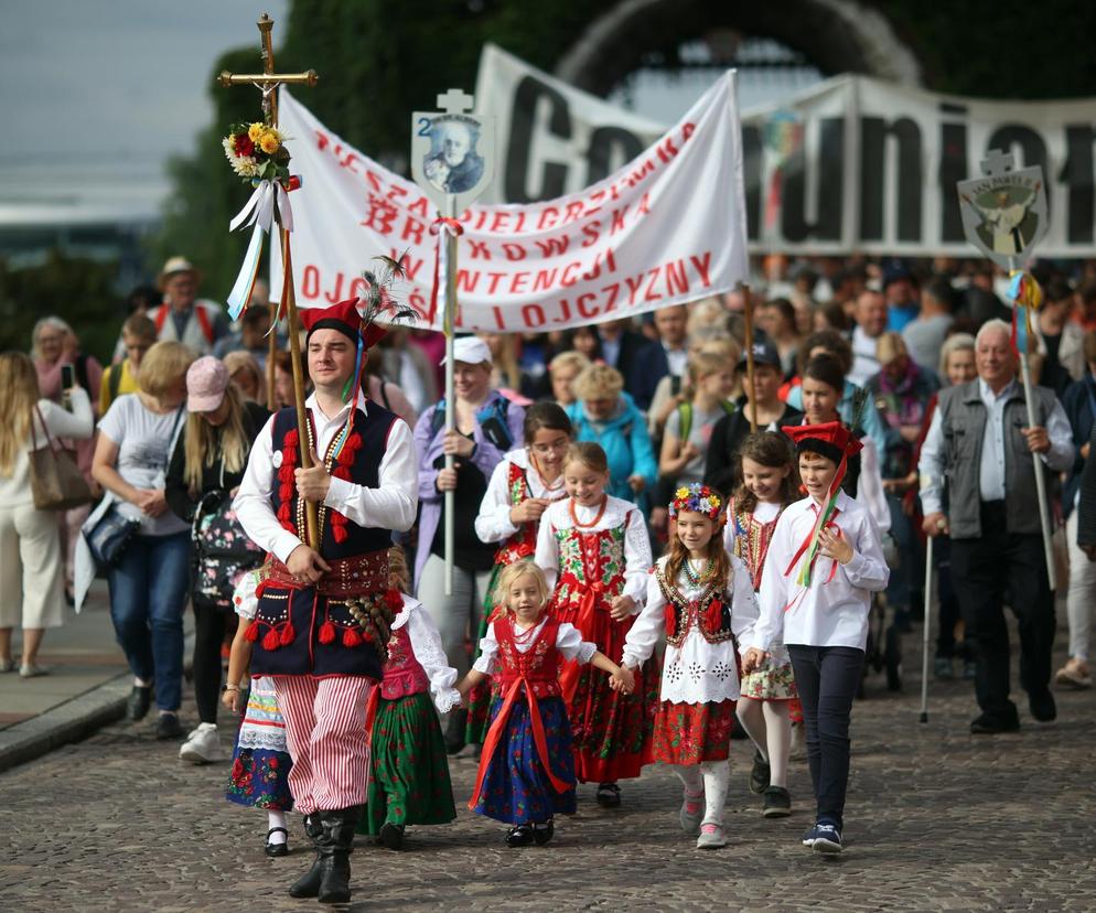 Pielgrzyma na Jasną Górę ruszyła z Krakowa. Tłumy uczestników zmierzają do Częstochowy