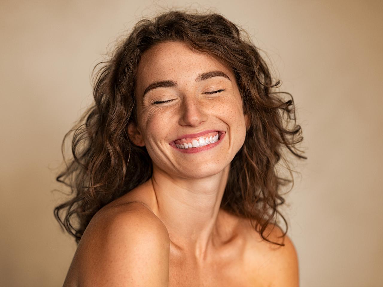 Nie pomyl keratyny z kreatyną, a włosy ci podziękują. Da im moc