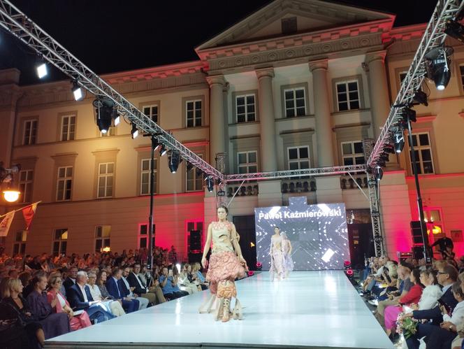 RADOM FASHION SHOW