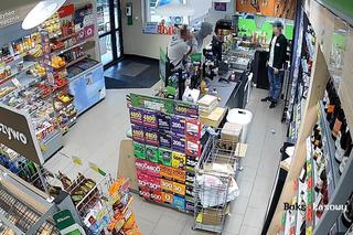 Napad pod Krakowem. Grozili sprzedawcy nożem oraz zniszczyli towar