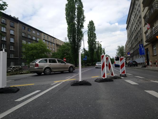 "Apokalipsa" na Al. Trzech Wieszczów. Rozkopane ulice, horror na drogach