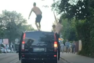 O krok od tragedii w Zakopanem!  Tak młodzi mężczyźni bawili się w centrum miasta [ZDJĘCIA, WIDEO]