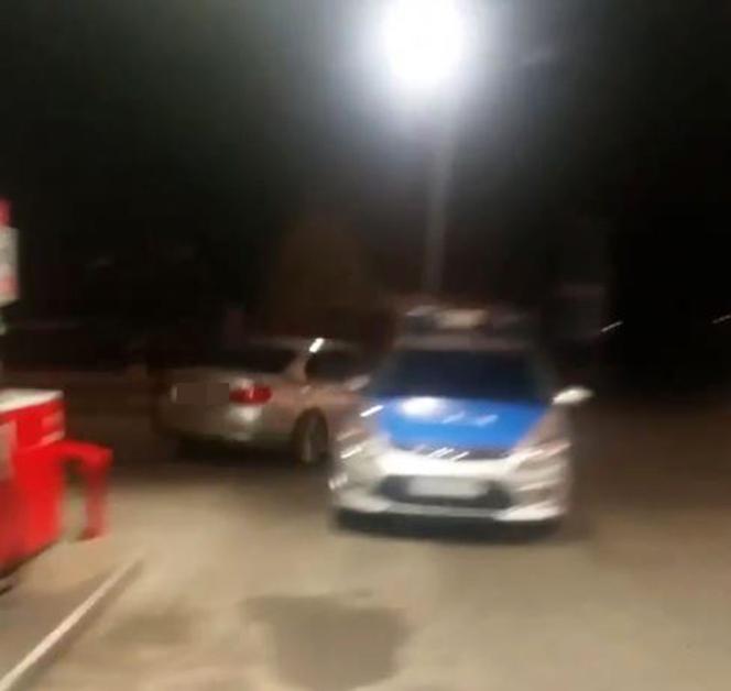 Wjechała w stację benzynową