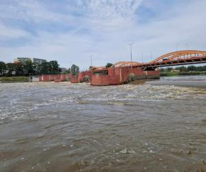 Mieszkańcy Wrocławia walczą z powodzią