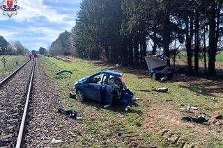 Potworne uderzenie rozniosło auto na strzępy