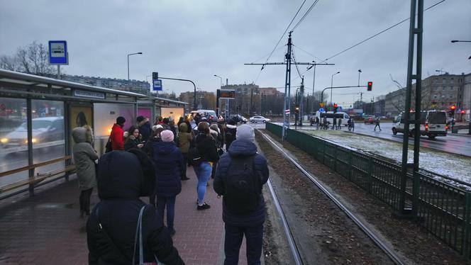 Dzień złamanych pantografów w Krakowie. Duże utrudnienia w komunikacji miejskiej