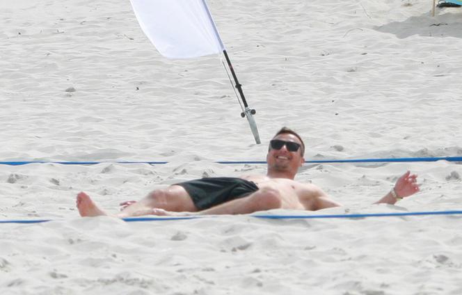 Sławomir Peszko na plaży