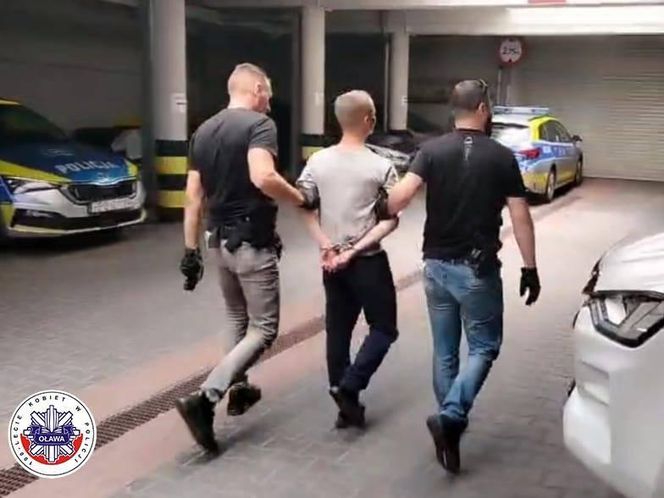 Atak maczetą w Jelczu-Laskowicach. Ciężko ranny 17-latek trafił do szpitala 