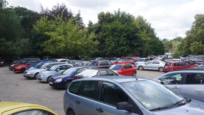 W centrum Olsztyna powstanie parking z prawdziwego zdarzenia? Miasto ogłosiło przetarg [ZDJĘCIA]