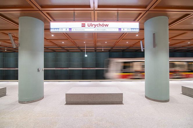 Metro w Warszawie już wozi pasażerów, ale wciąż są drążone nowe linie
