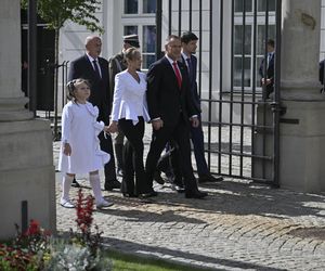 Przejście do Pałacu Prezydenckiego. Pierwsza dama się przebrała 