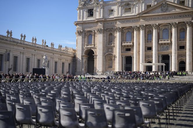 Pilny apel z Watykanu. Chodzi o chorego papieża Franciszka. Proszą o jedno!