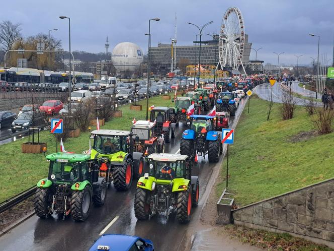 Strajk rolników w Krakowie. Kolumna liczyła ponad 400 maszyn