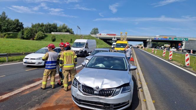 Karambol na autostradzie A4. Strażacy nie mogli dojechać na miejsce zdarzenia. "Korytarz życia ratuje życie"