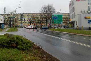 Drogowskaz w centrum Szczecina wskazuje błędne kierunki