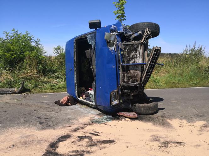 Wypadek busa pod Kaliszem! Sprawca miał w organizmie blisko 3 PROMILE ALKOHOLU [ZDJĘCIA] 